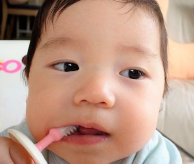 赤ちゃんの歯磨きはいつから必要? 楽しく歯磨きをする習慣をつけよう!