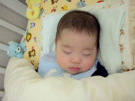 赤ちゃんと迎える冬　寝るときの防寒対策はどうする？赤ちゃんが快適に過ごせる環境は