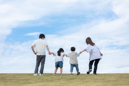 放任主義で育った人の特徴と子供への影響・対策 - Mama Papa Life